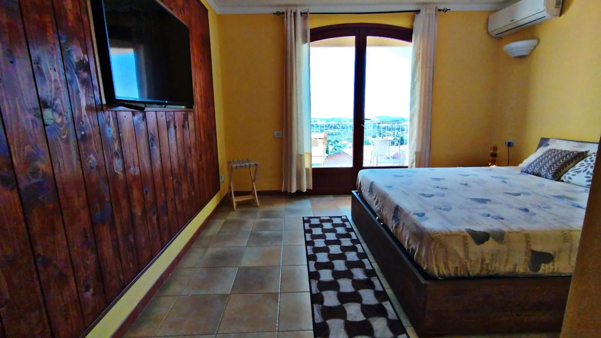 Sun Lovers Home Is Molas Pula Italia
